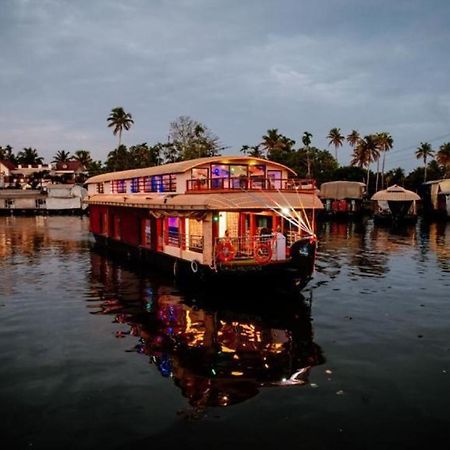 Vaishnav Tours Hotell Alappuzha Exteriör bild