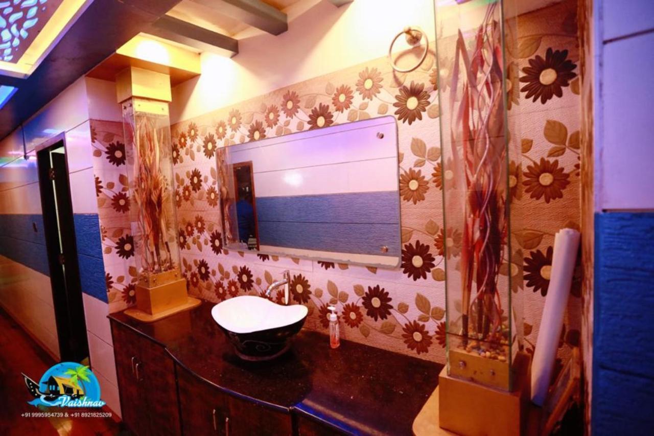 Vaishnav Tours Hotell Alappuzha Exteriör bild