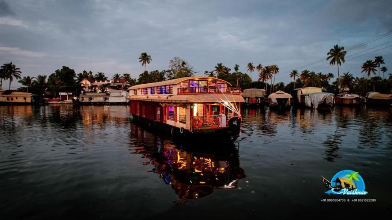 Vaishnav Tours Hotell Alappuzha Exteriör bild