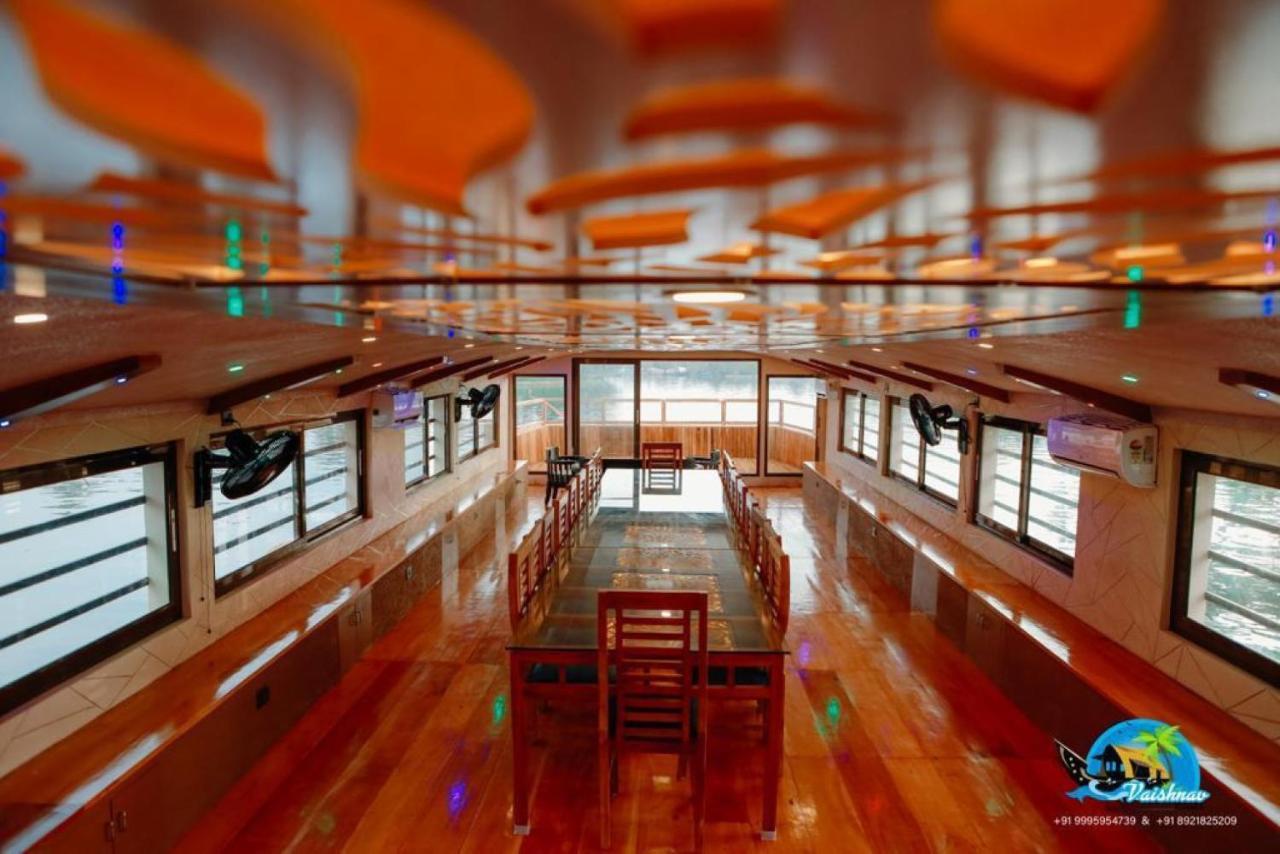 Vaishnav Tours Hotell Alappuzha Exteriör bild