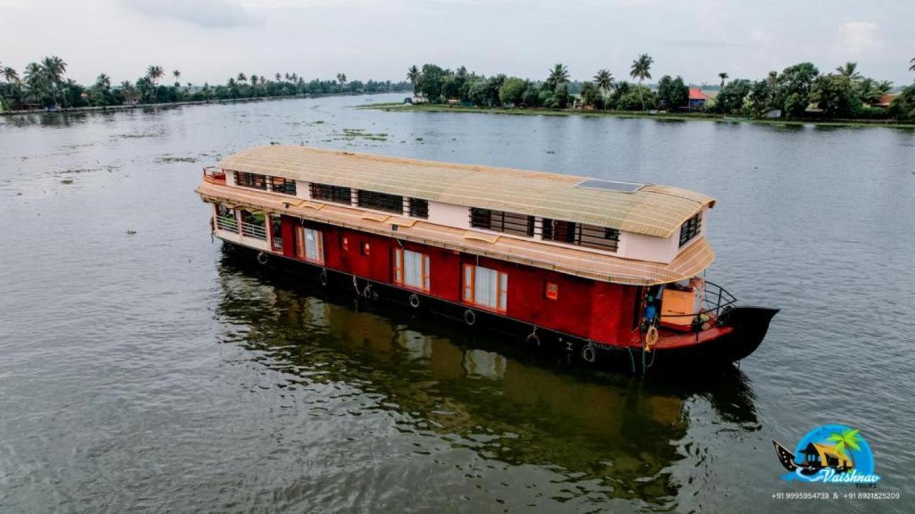 Vaishnav Tours Hotell Alappuzha Exteriör bild