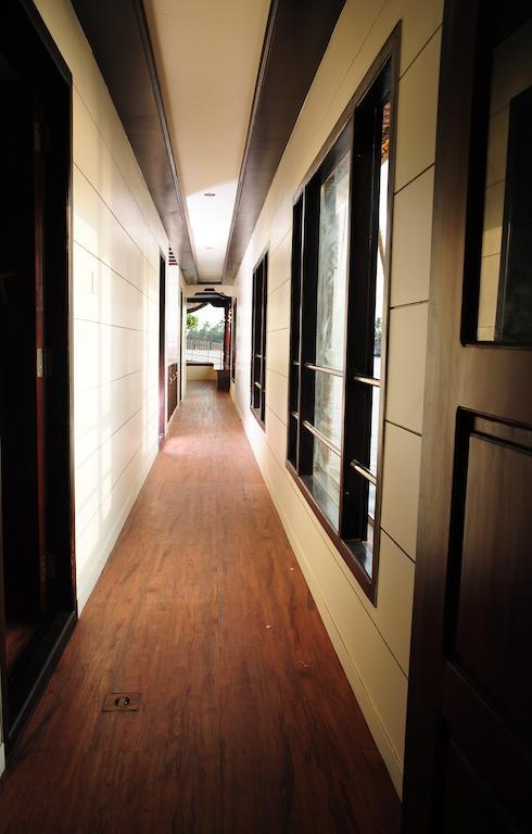 Vaishnav Tours Hotell Alappuzha Rum bild