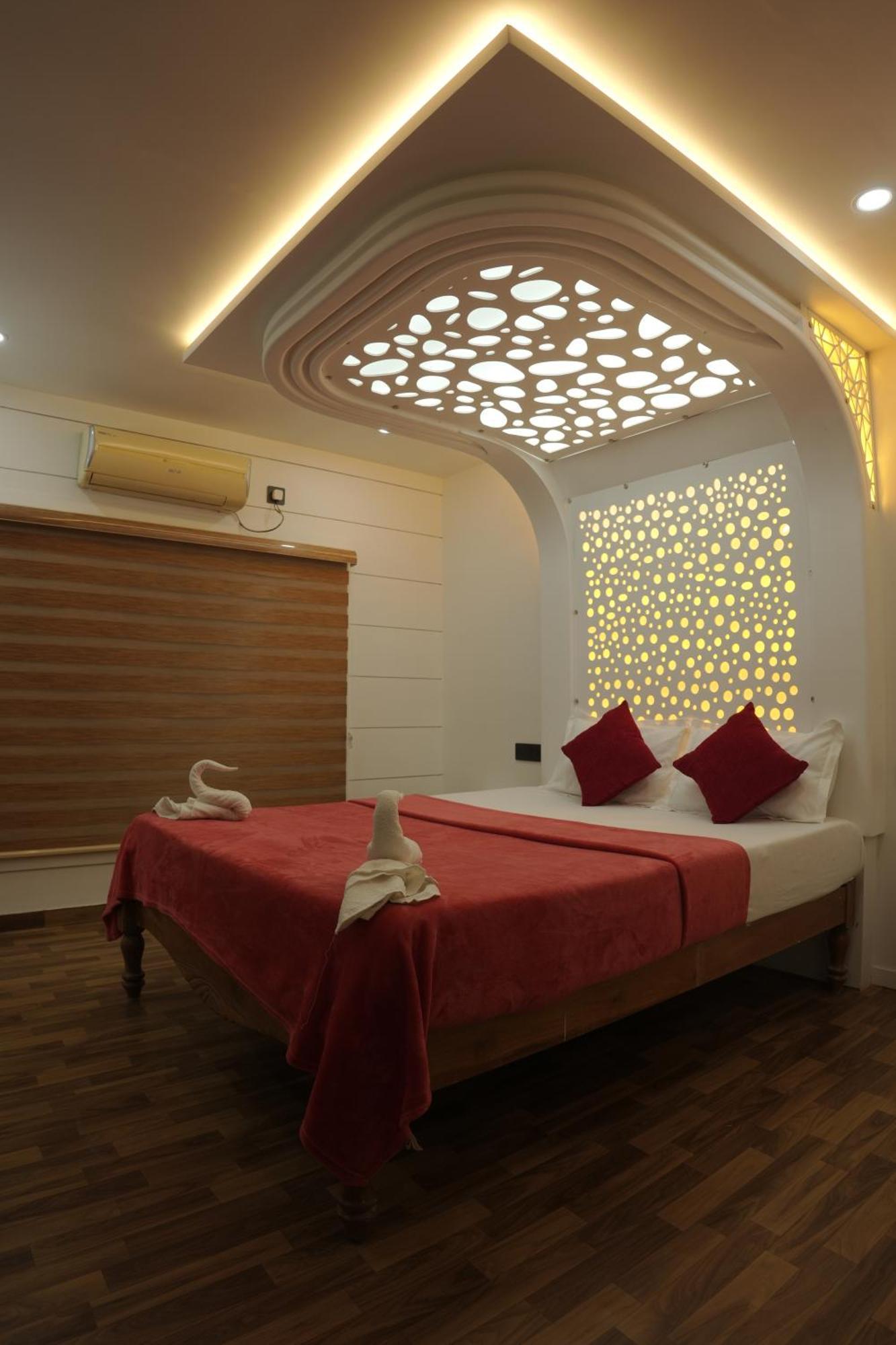 Vaishnav Tours Hotell Alappuzha Exteriör bild