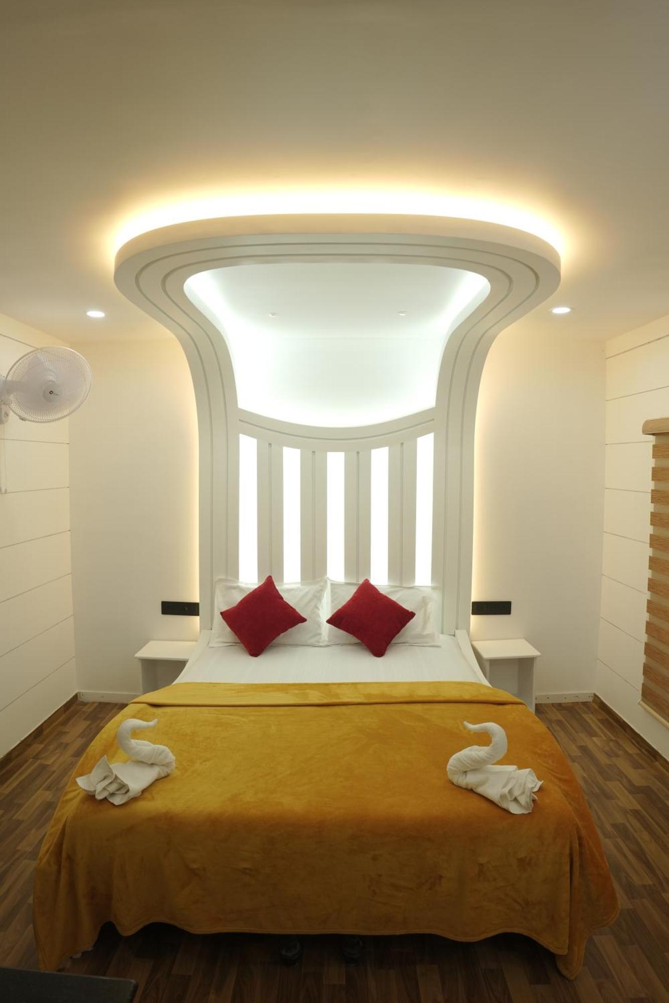 Vaishnav Tours Hotell Alappuzha Exteriör bild