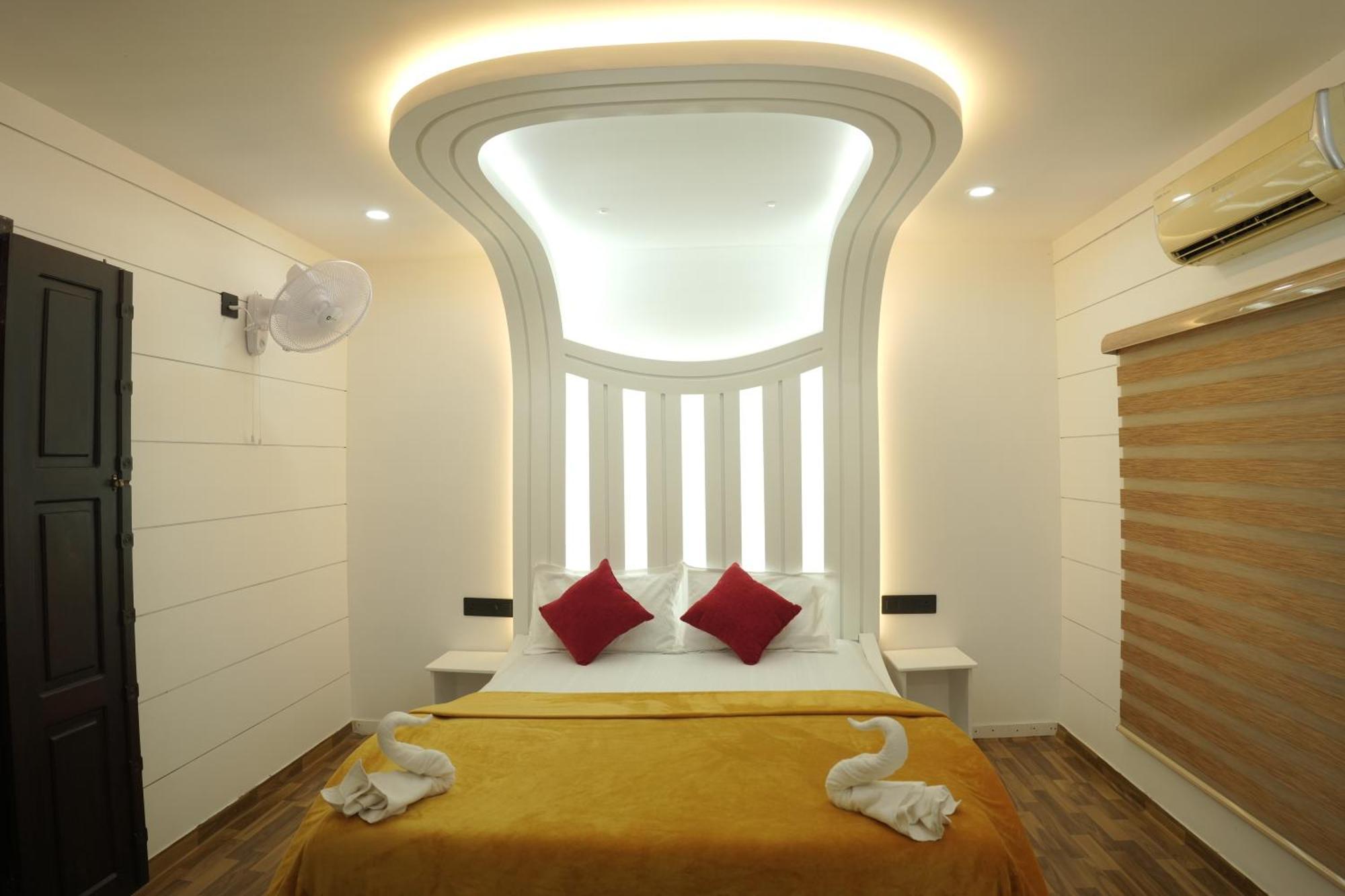 Vaishnav Tours Hotell Alappuzha Exteriör bild
