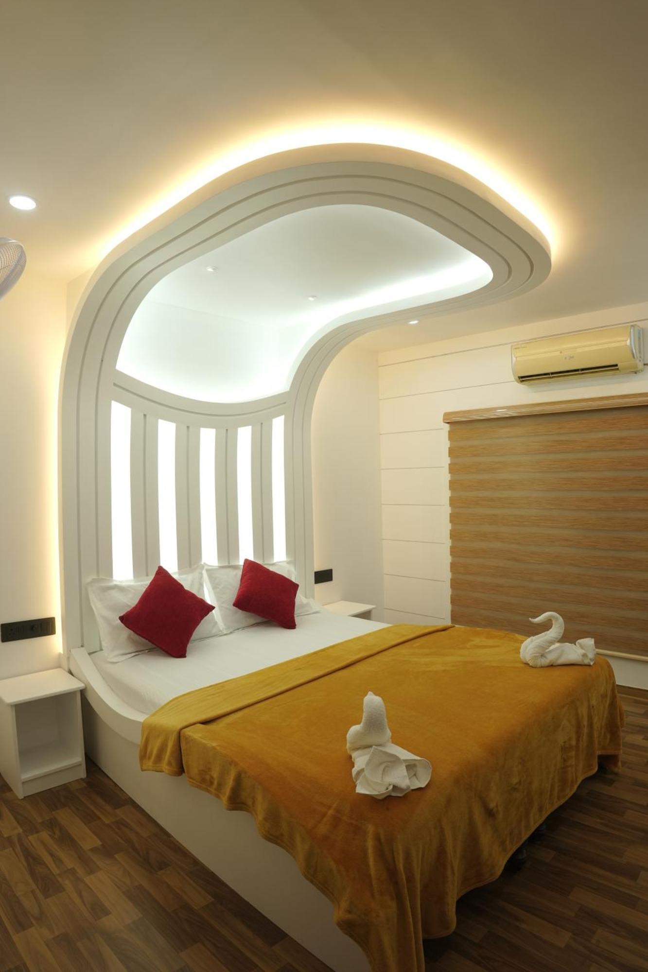 Vaishnav Tours Hotell Alappuzha Exteriör bild