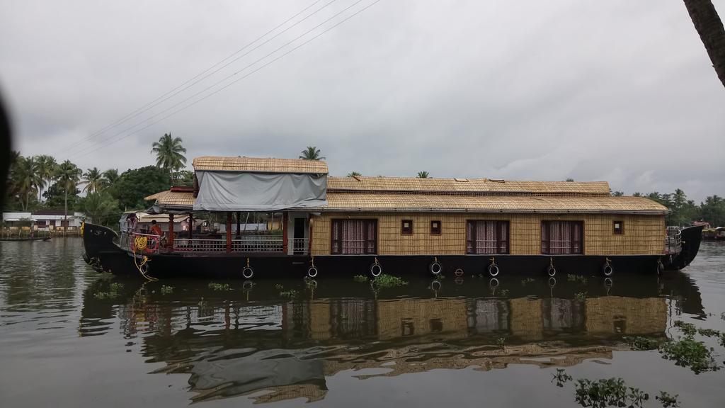 Vaishnav Tours Hotell Alappuzha Exteriör bild
