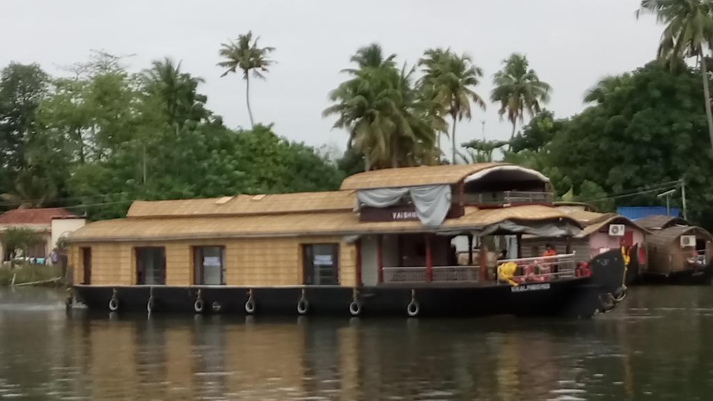 Vaishnav Tours Hotell Alappuzha Exteriör bild