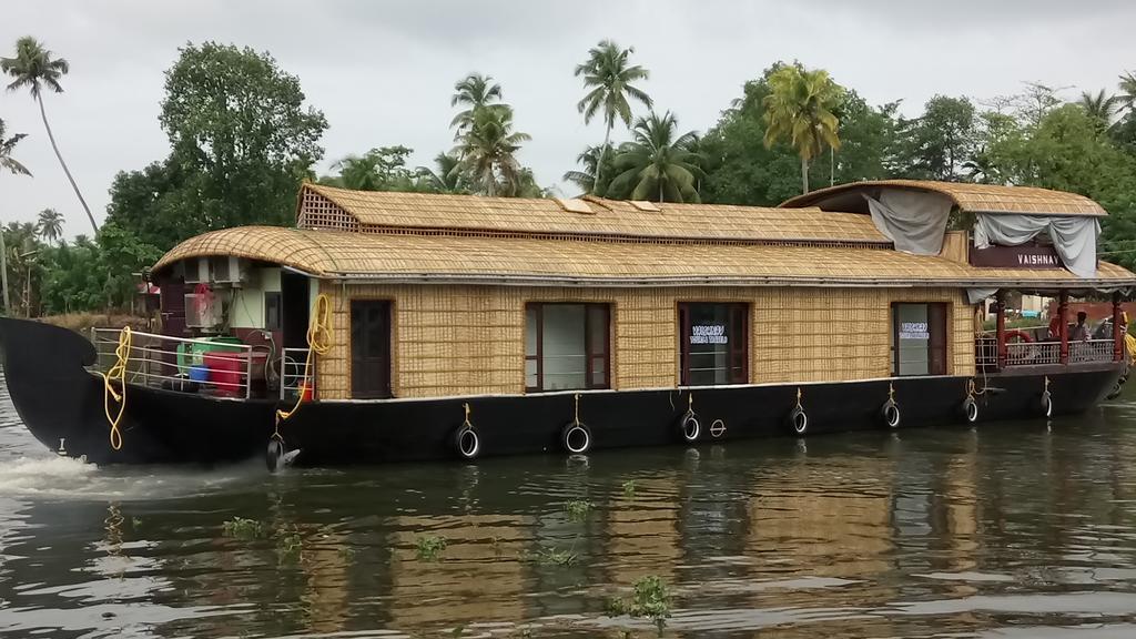 Vaishnav Tours Hotell Alappuzha Exteriör bild