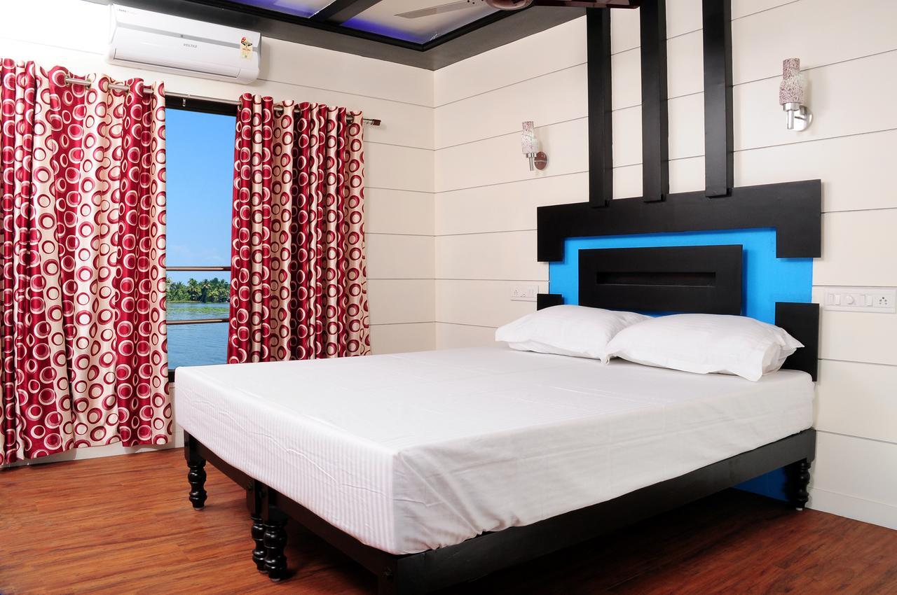 Vaishnav Tours Hotell Alappuzha Exteriör bild