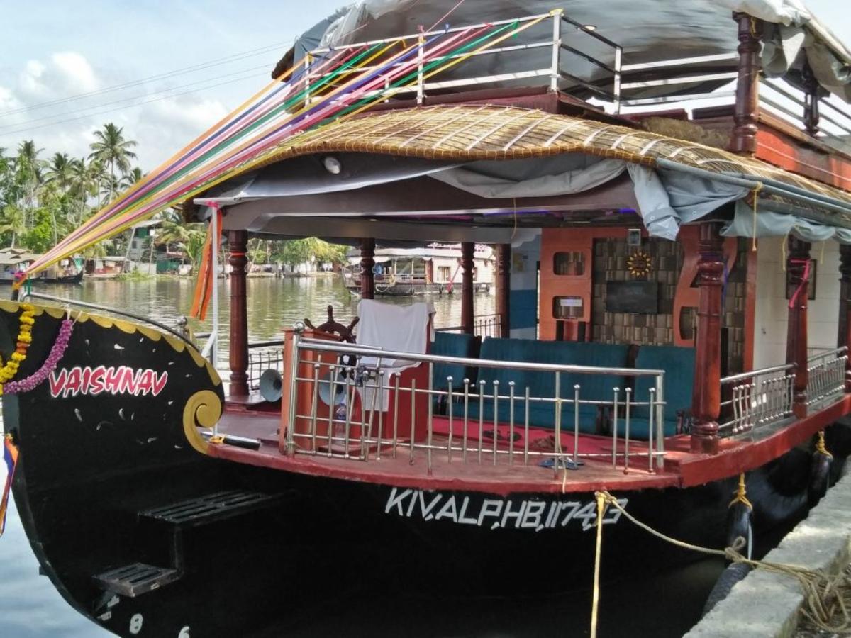 Vaishnav Tours Hotell Alappuzha Exteriör bild