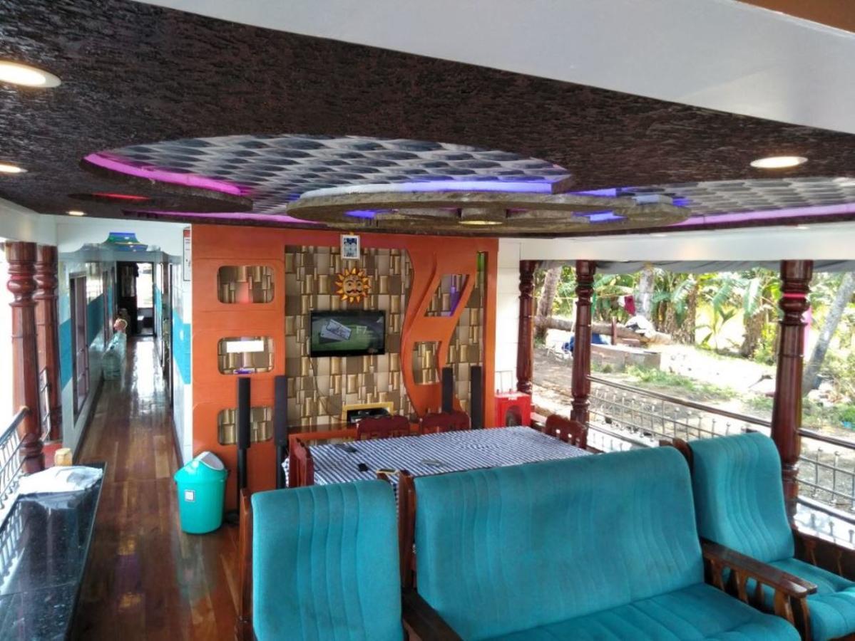 Vaishnav Tours Hotell Alappuzha Exteriör bild